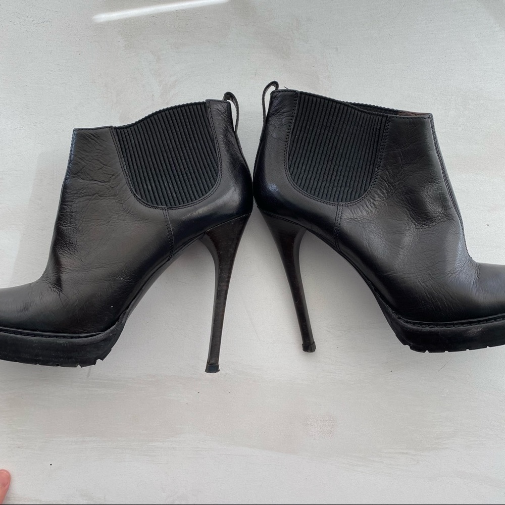 Burberry heeled leather booties size 39.5
